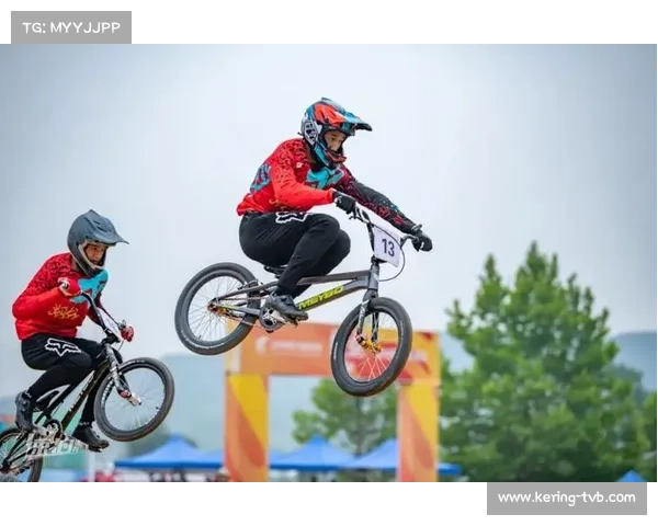 小轮车泥地竞速赛萌娃骑手化身赛道小勇士，体育盛宴覆盖全年龄段